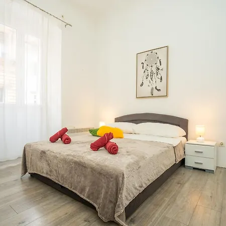 Apartment Lucija & Katia