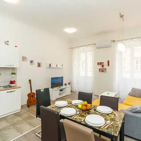 Apartment Lucija & Katia